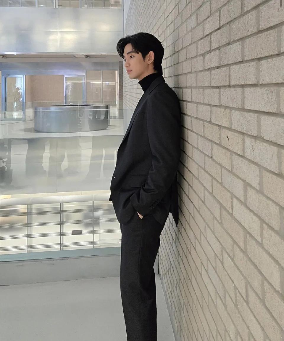 金秀贤的形象转变与公众接受度_金秀贤的形象转变与公众接受度_金秀贤的形象转变与公众接受度