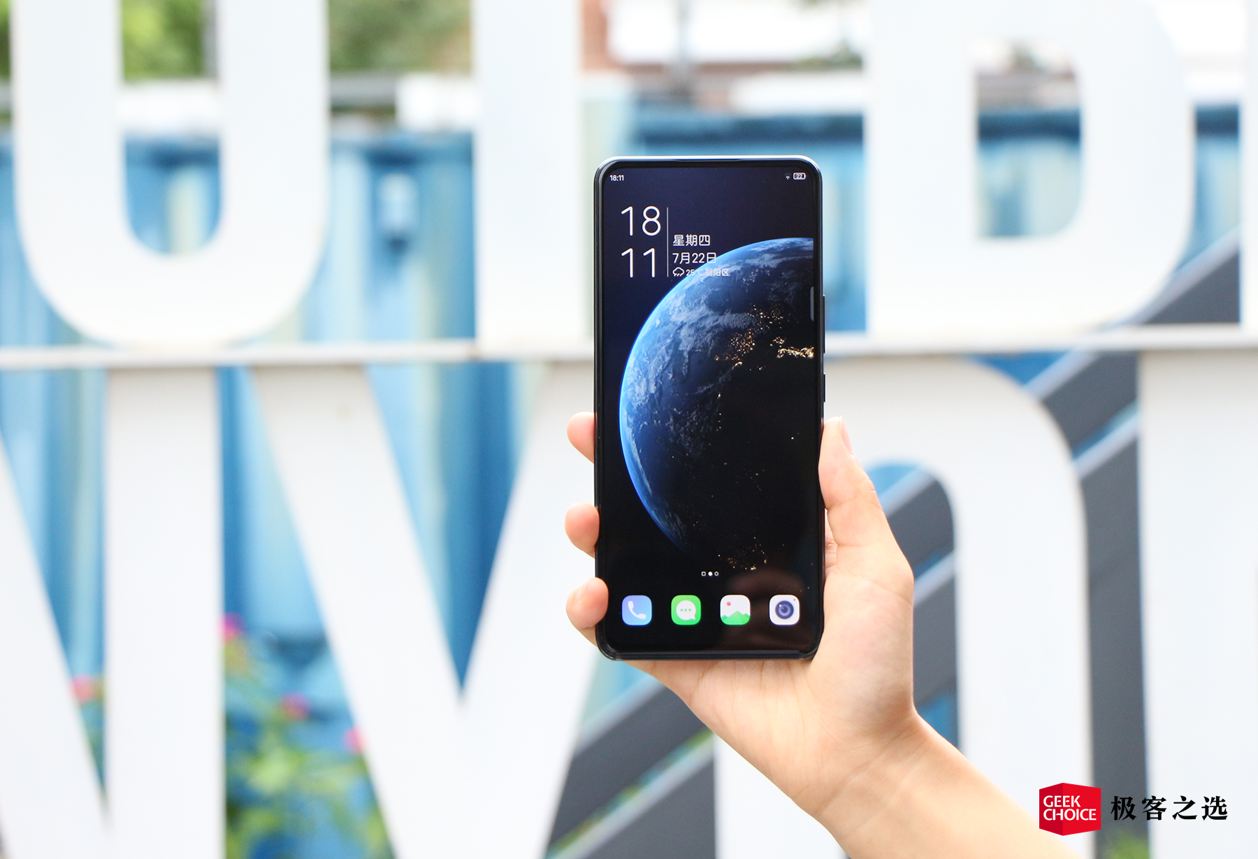 全面屏进化史：从刘海屏到屏下摄像头，手机厂商如何追求更高屏占比？