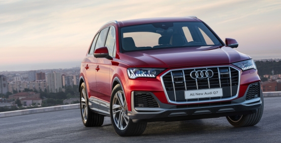 奥迪Q7豪华中大型SUV评测：智能科技配置与数字化操作体验全解析