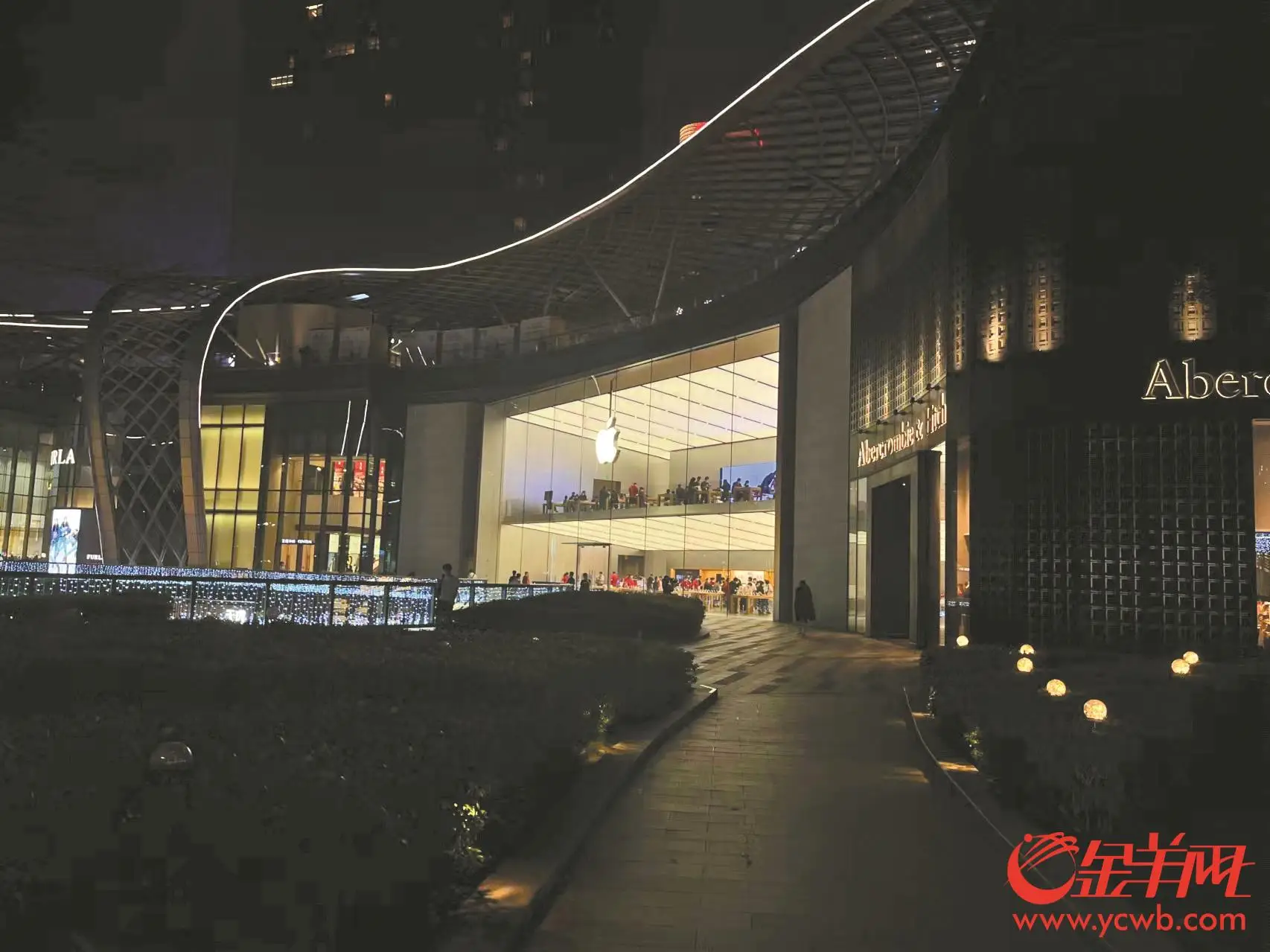 苹果搁置电动车计划引发行业震动 全球新能源车市场竞争激烈巨头反应不一