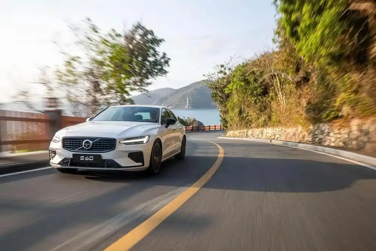 解析宝马汽车的安全设计细节与逻辑_宝马安全性_宝马车安全性能