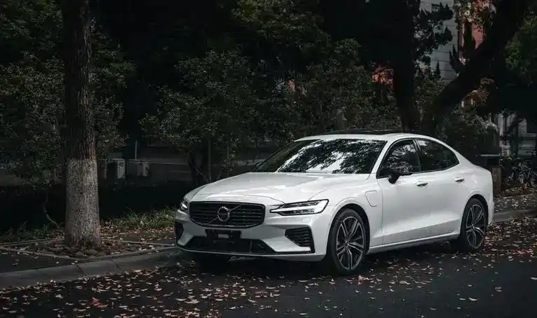 宝马安全性_宝马车安全性能_解析宝马汽车的安全设计细节与逻辑