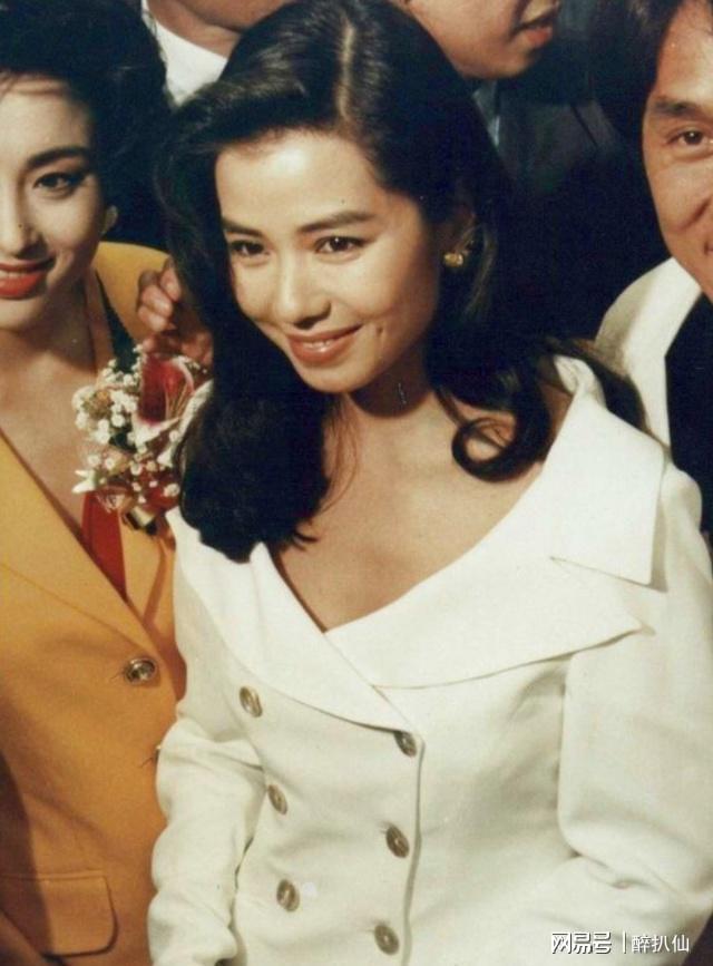 林青霞与周润发的银幕搭档_周润发和林青霞金像奖视频_周润发林青霞颁奖视频字幕版