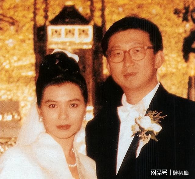 周润发林青霞颁奖视频字幕版_林青霞与周润发的银幕搭档_周润发和林青霞金像奖视频