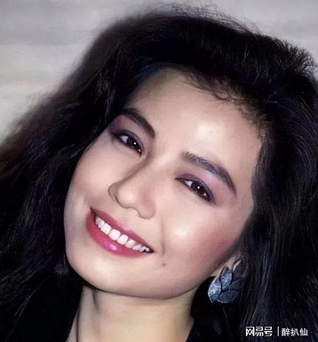 周润发和林青霞金像奖视频_周润发林青霞颁奖视频字幕版_林青霞与周润发的银幕搭档