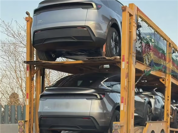 modely新内饰_新款Model Y的外观与内饰细节欣赏_modely高级内饰套件