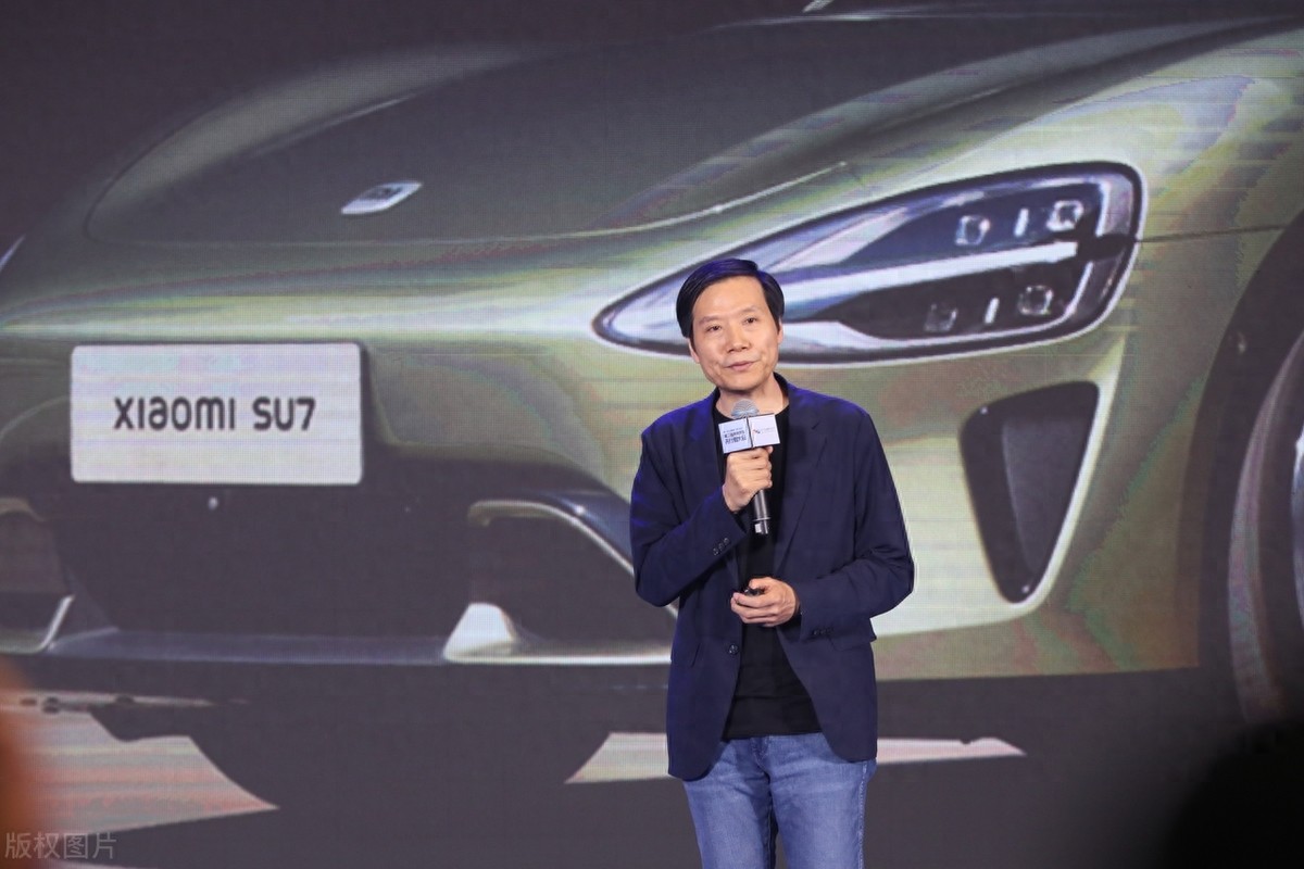 雷军豪掷100亿美元进军智能电动汽车，小米汽车研发投入与人才招募全解析