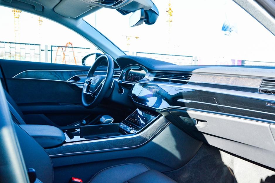 奥迪的驾驶体验：性能与舒适的平衡_奥迪舒适_奥迪驾驶舒适平衡性能体验测试