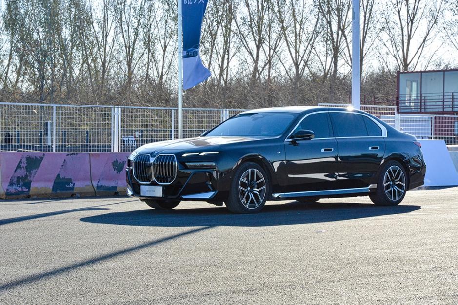 奥迪驾驶舒适平衡性能体验测试_奥迪舒适_奥迪的驾驶体验：性能与舒适的平衡