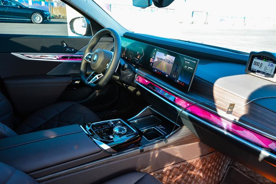 奥迪舒适_奥迪驾驶舒适平衡性能体验测试_奥迪的驾驶体验：性能与舒适的平衡