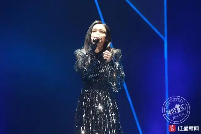 薛之谦音乐节唱的什么歌_薛之谦参加的音乐盛典_薛之谦受邀参加国际音乐盛典，展现华语音乐的魅力