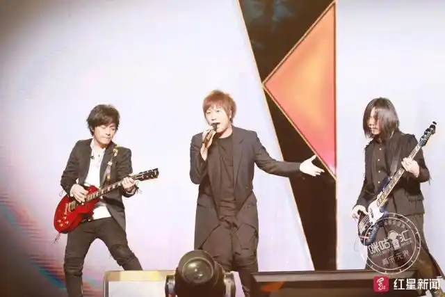 薛之谦参加的音乐盛典_薛之谦音乐节唱的什么歌_薛之谦受邀参加国际音乐盛典，展现华语音乐的魅力