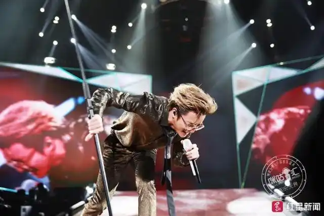 薛之谦受邀参加国际音乐盛典，展现华语音乐的魅力_薛之谦参加的音乐盛典_薛之谦音乐节唱的什么歌