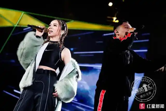 薛之谦参加的音乐盛典_薛之谦音乐节唱的什么歌_薛之谦受邀参加国际音乐盛典，展现华语音乐的魅力