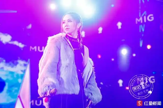 薛之谦受邀参加国际音乐盛典，展现华语音乐的魅力_薛之谦音乐节唱的什么歌_薛之谦参加的音乐盛典