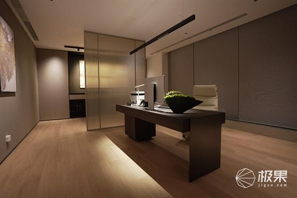 科技色彩装饰画_科技感房间布置_全屋智能化，为家庭生活增添科技色彩