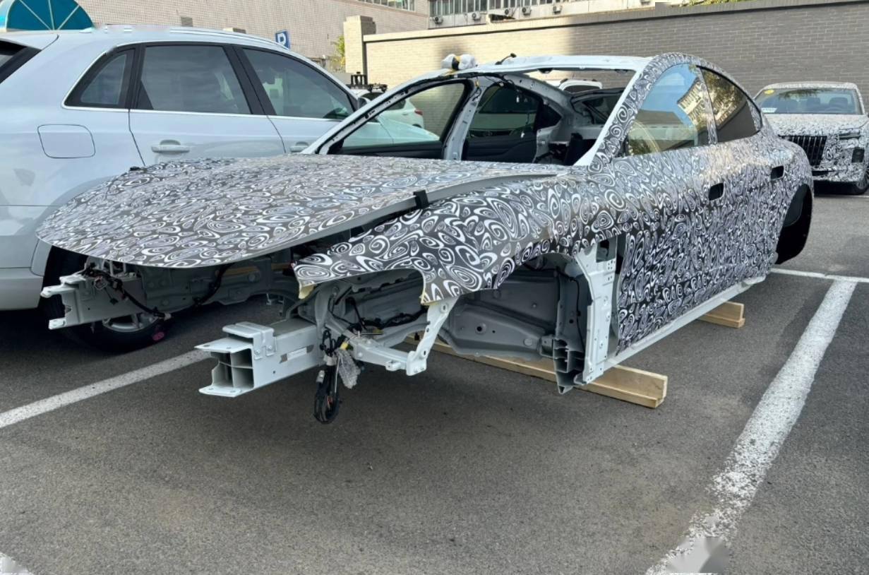 小米汽车最新进展：首款车型售价超30万，高配近40万，工信部申报信息或现卖点