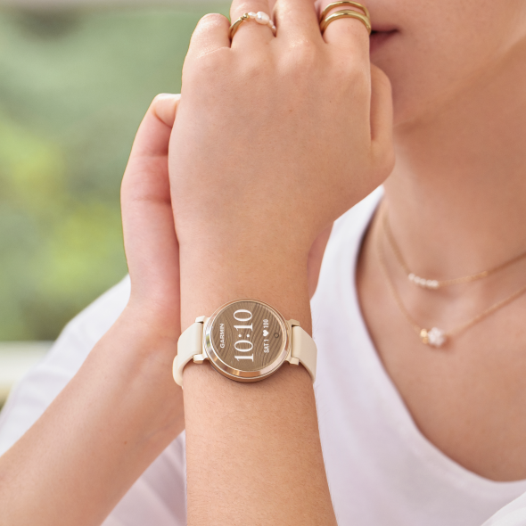 华为手机为何在品质上屡获好评？_华为好评率最高的手机是哪一款_华为手机买后如何五星好评