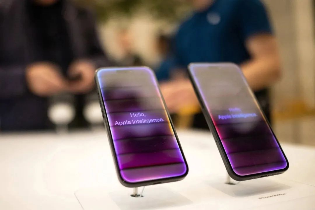 Siri团队由Vision Pro负责人接手，余承东回应新机定价，刘强东呼吁善待底层员工